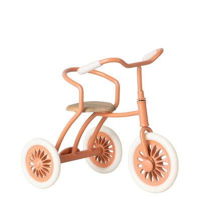 Abri à Tricycle for Mouse Coral (Spring/Summer 2023)