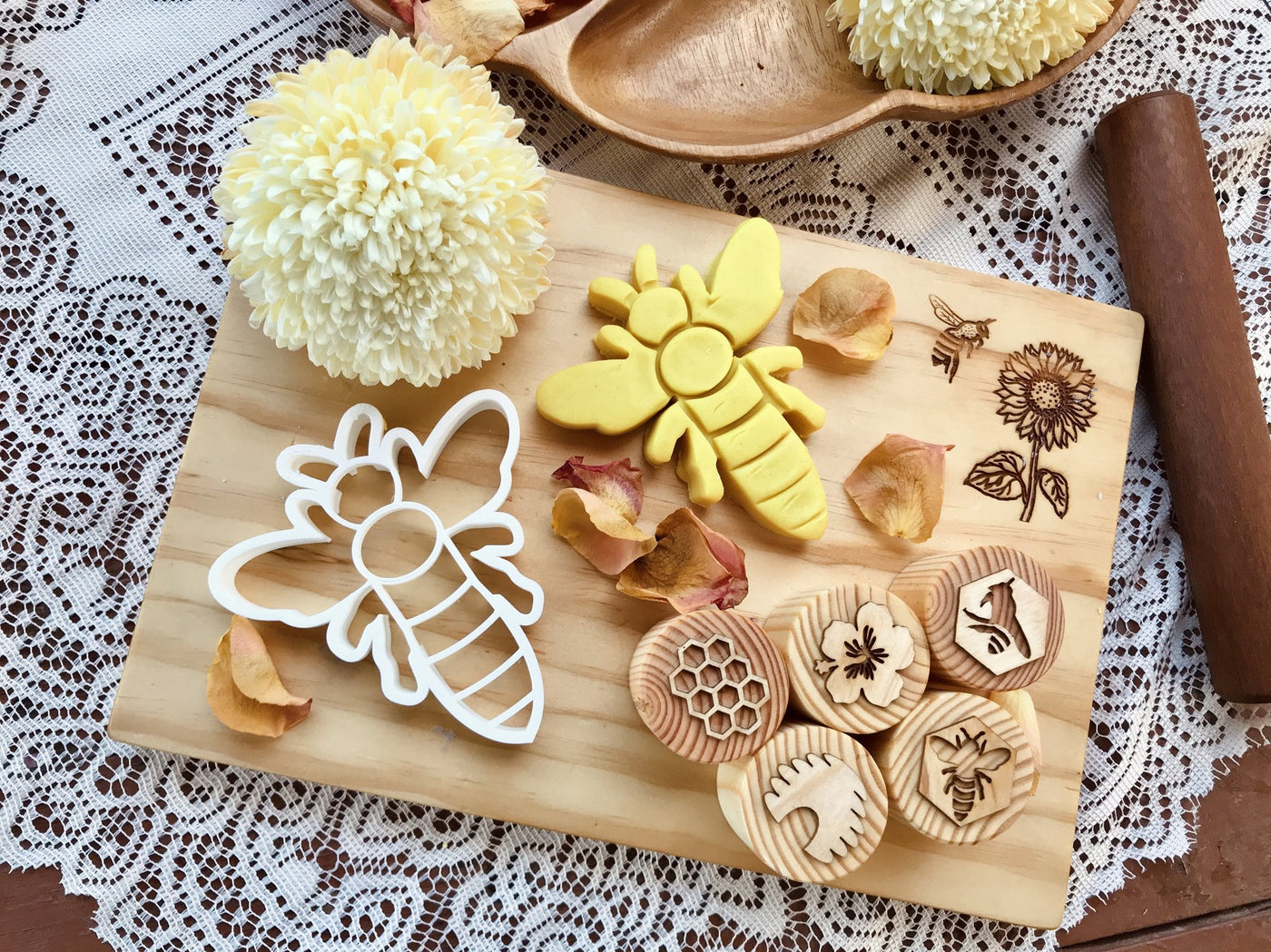 Bee Bio Cutter by Beadie Bug Play - Friends of K