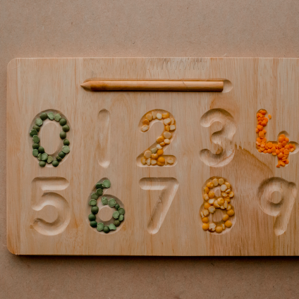 Number Tracing Board by QTOYS - Friends of K