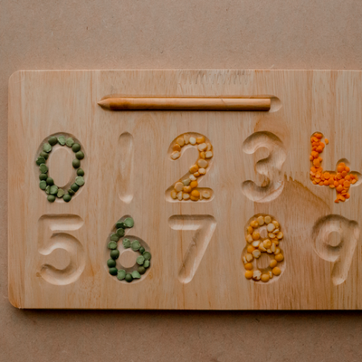 Number Tracing Board by QTOYS - Friends of K